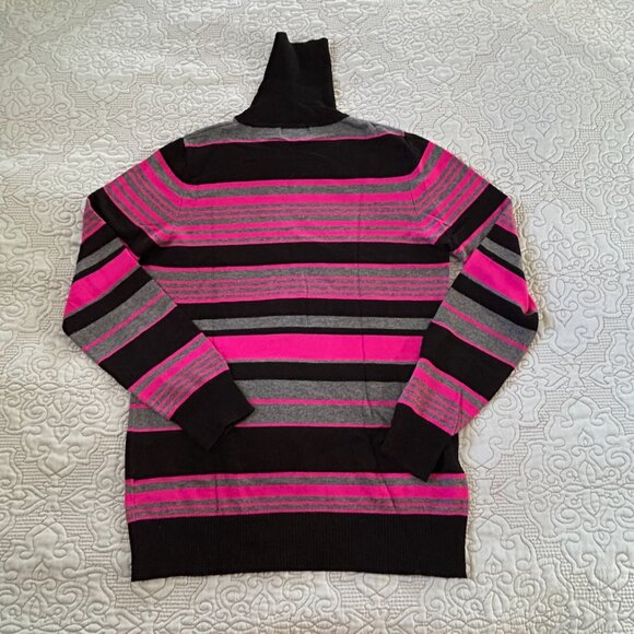 Ladies lightweight turtleneck sweater, Size M. - Picture 2 of 5